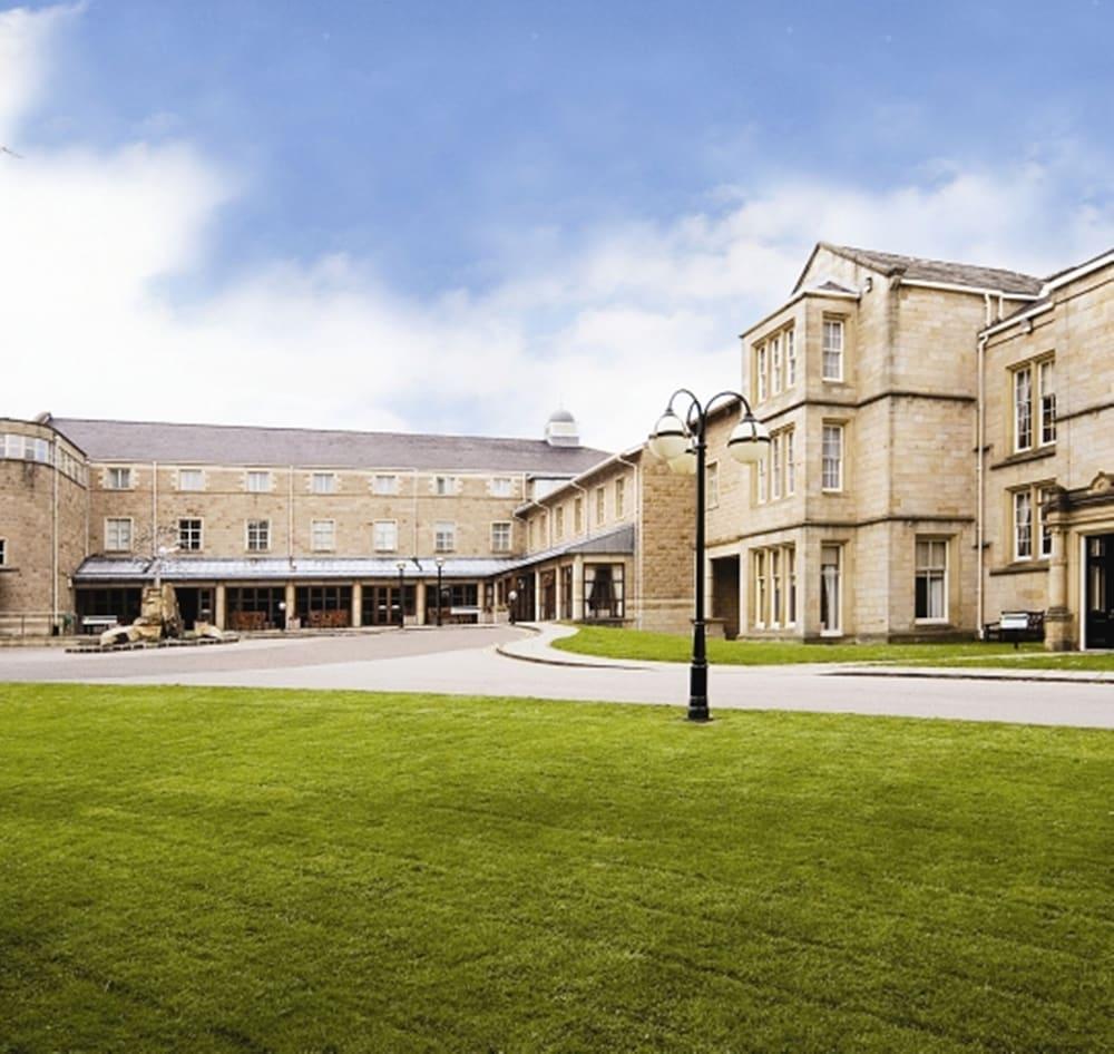 Weetwood Hall Estate Hotel Leeds  Exterior photo