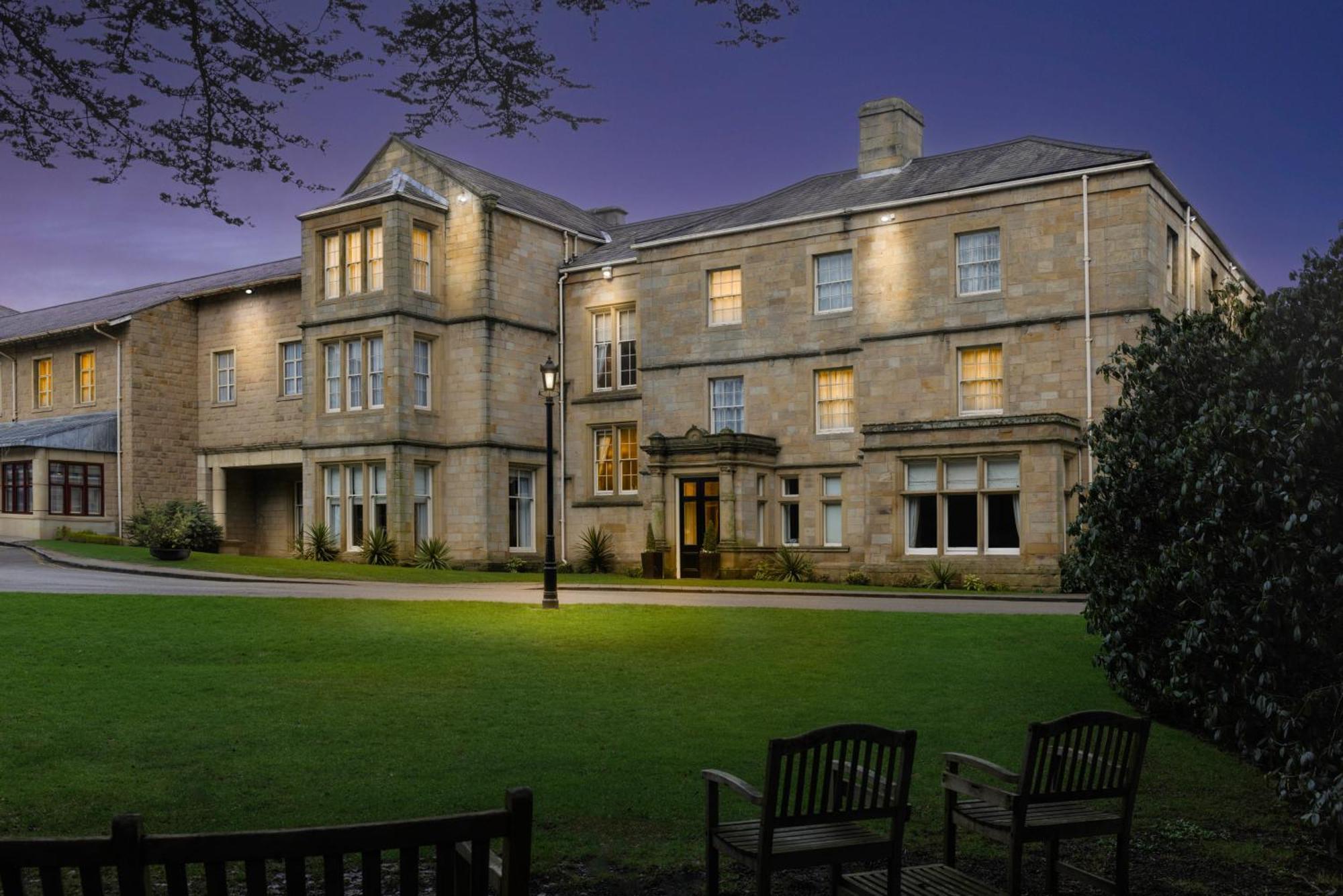 Weetwood Hall Estate Hotel Leeds  Exterior photo